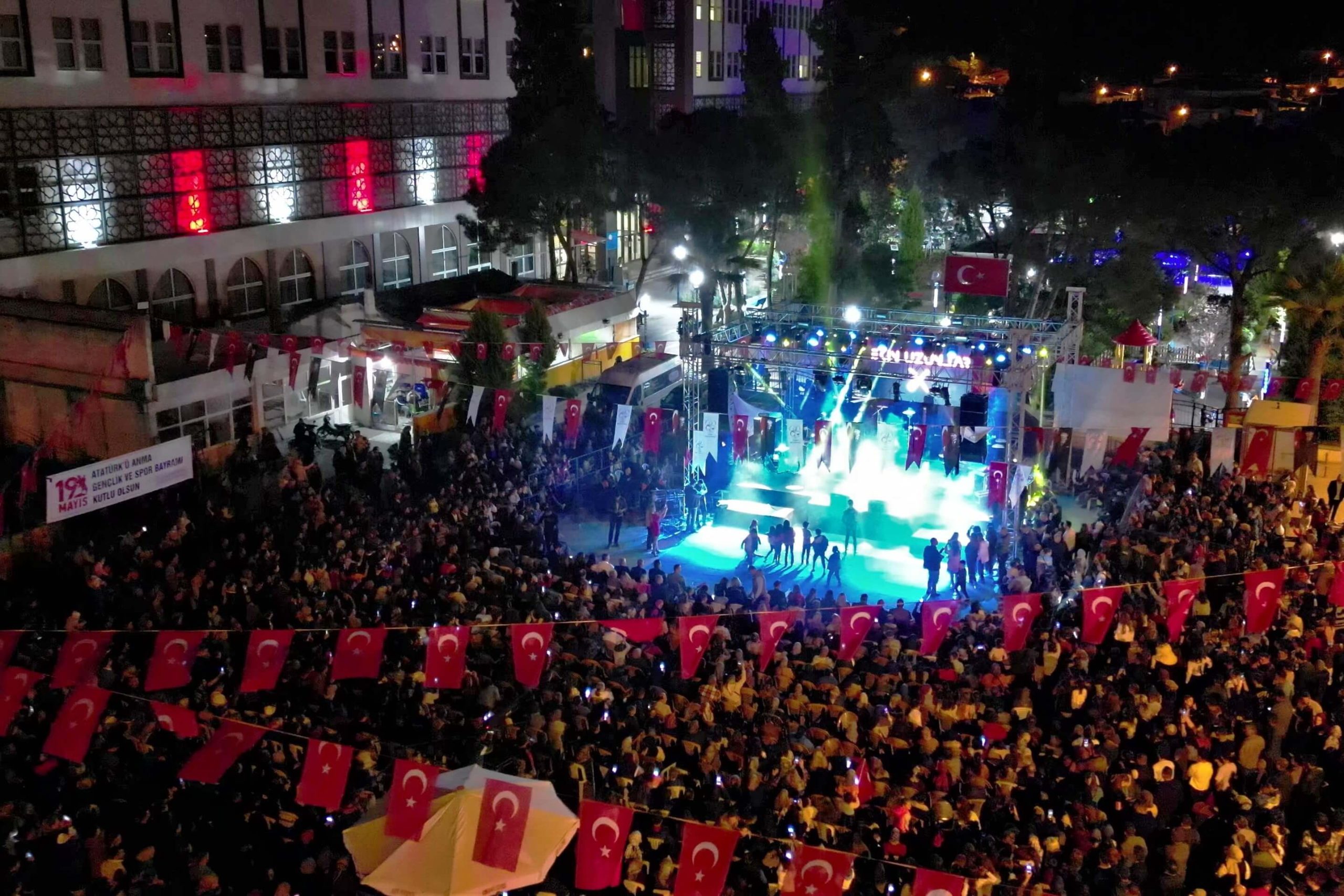 Kınıklılar 19 Mayıs’ta Ekin Uzunlar ile Coştu