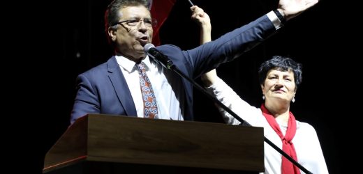 EDREMİT’İ 19 MAYIS COŞKUSU SARDI: GENÇLER EMRE AYDIN KONSERİYLE COŞTU