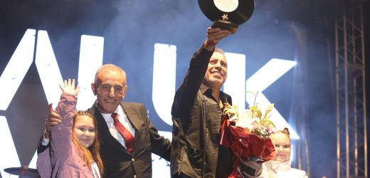 KÜÇÜKÇEKMECE’DE 19 MAYIS COŞKUSU, HALUK LEVENT KONSERİYLE ZİRVEYE ÇIKTI