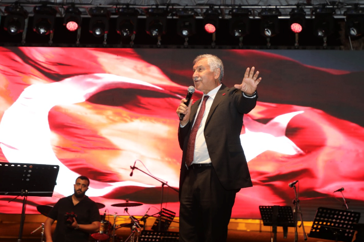 Başkan Zeydan Karalar: Bayrak ve vatan sevgimizi kimse sorgulayamaz