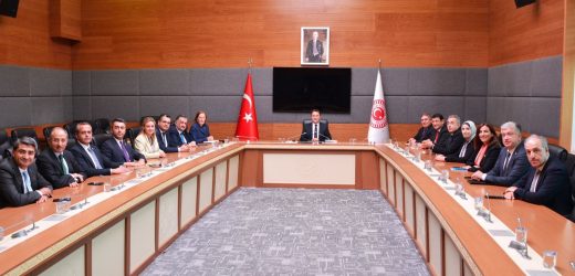 BABACAN, DEVA PARTİLİ MİLLETVEKİLLERİYLE TBMM’DE TOPLANDI