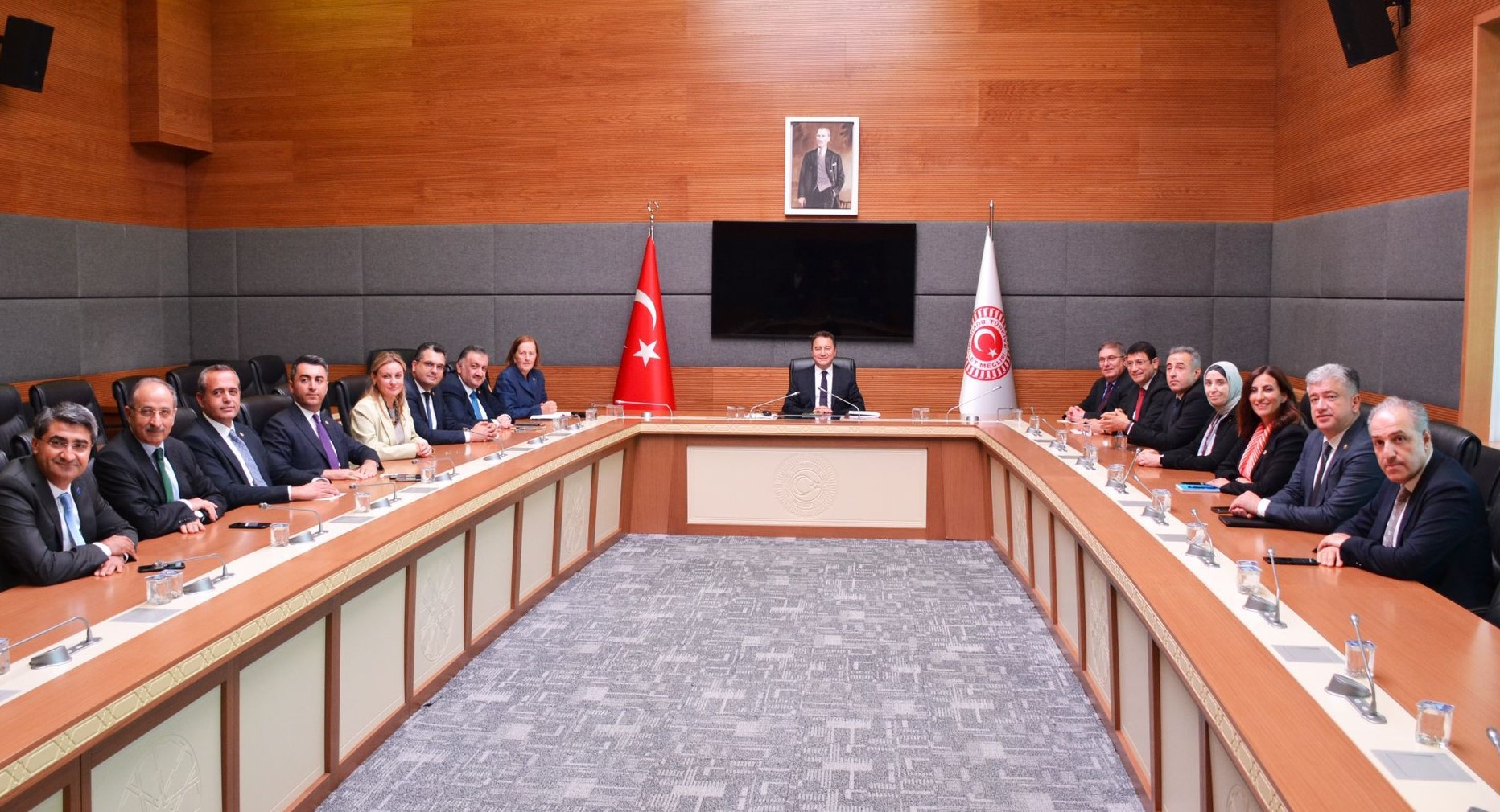 BABACAN, DEVA PARTİLİ MİLLETVEKİLLERİYLE TBMM’DE TOPLANDI