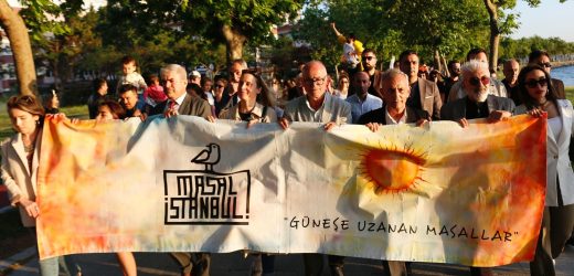 MASAL İSTANBUL FESTİVALİ’NE KÜÇÜKÇEKMECE GÖLÜ’NDE RENKLİ AÇILIŞ