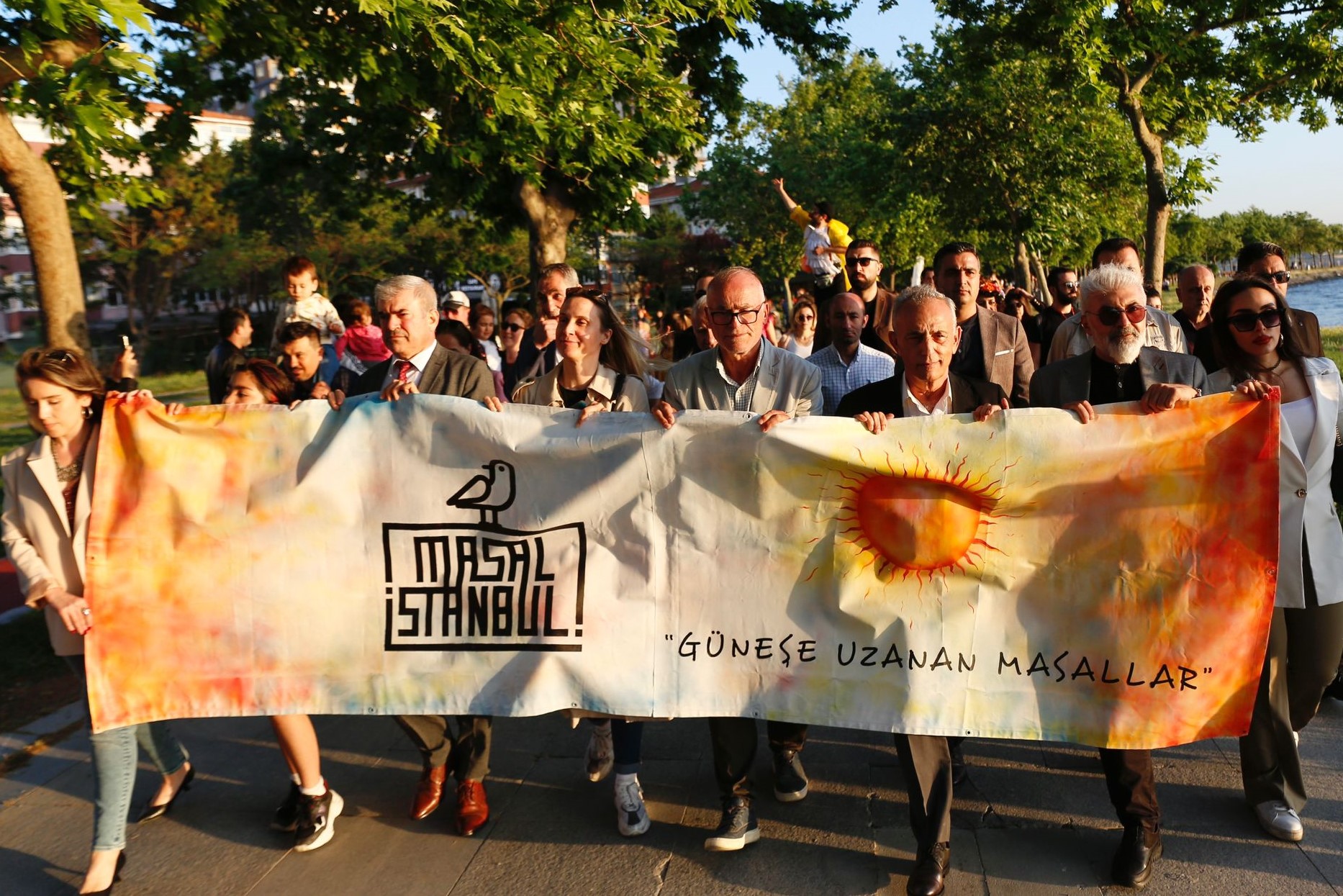 MASAL İSTANBUL FESTİVALİ’NE KÜÇÜKÇEKMECE GÖLÜ’NDE RENKLİ AÇILIŞ
