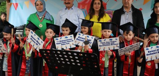 AtaÇocuklu miniklerin mezuniyet coşkusu