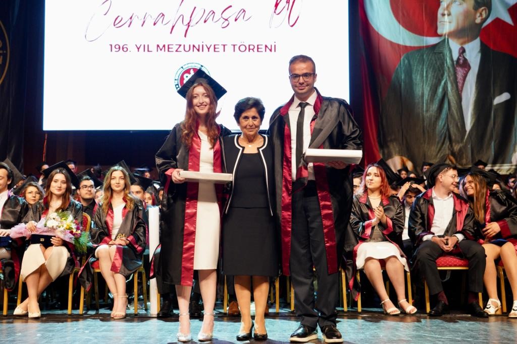 İMAMOĞLU: CUMHURİYET VE DEMOKRASİNİN KARŞILIĞINI VERDİĞİMİZDE, HİÇBİRİNİZ BU ÜLKEYİ TERK ETMEZSİNİZ