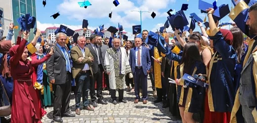 Ardahan Üniversitesi’nde 13. mezuniyet coşkusu