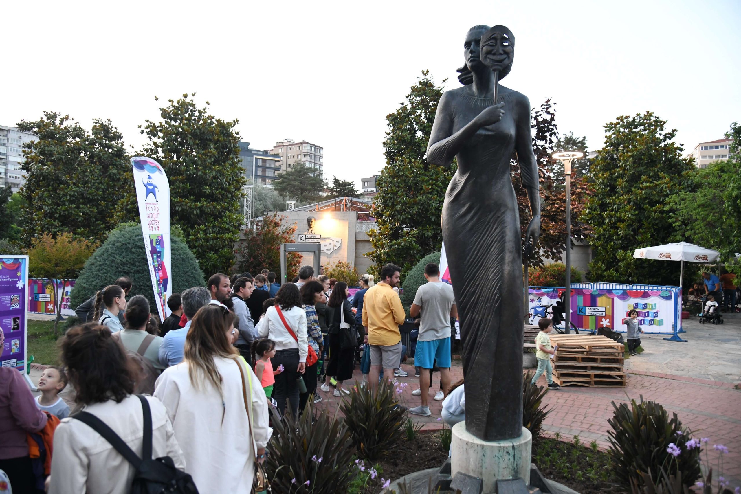 KADIKÖY’DE ÇOCUK TİYATRO FESTİVALİ DEVAM EDİYOR