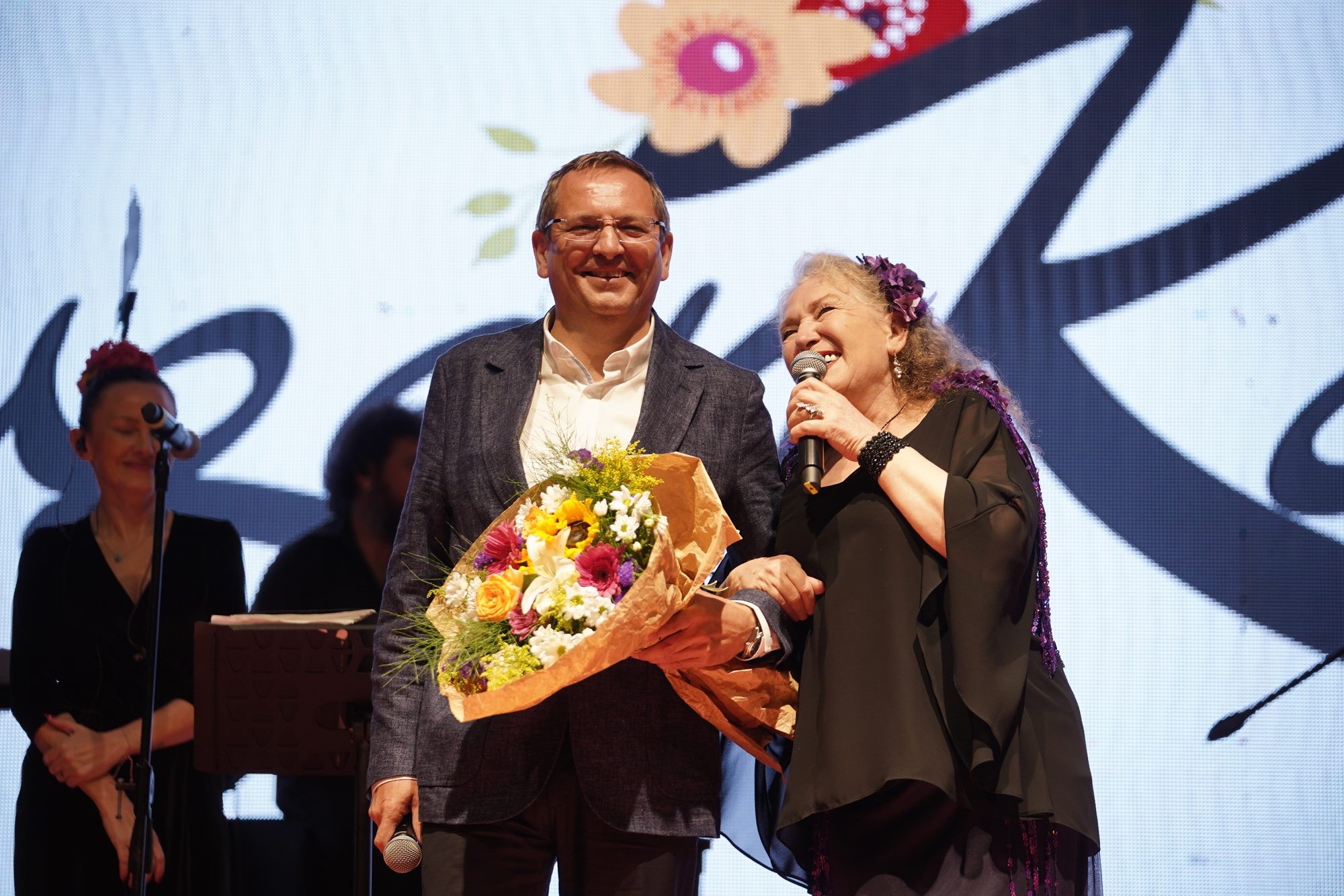 6. KÜÇÜKKÖY TEFERİC ŞENLİKLERİ’NDE SUZAN KARDEŞ RÜZGÂRI ESTİ