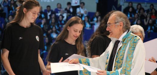 Üsküdar Üniversitesi 10. Mezunlarını uğurladı