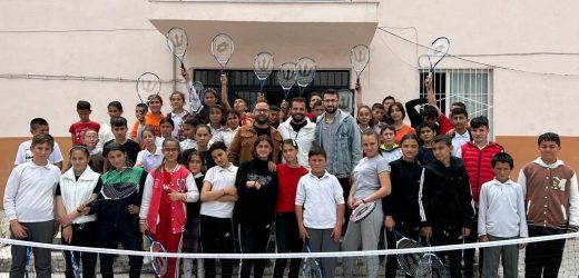 KINIK BELEDİYESİ’NDEN İLÇEYE EN UZAKTAKİ KÖYE TENİS SPORU İMKÂNI