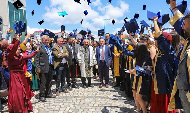 Ardahan Üniversitesi’nde 13. mezuniyet coşkusu