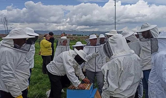 ARICILARA TEORİK VE UYGULAMALI EĞİTİM VERİLDİ