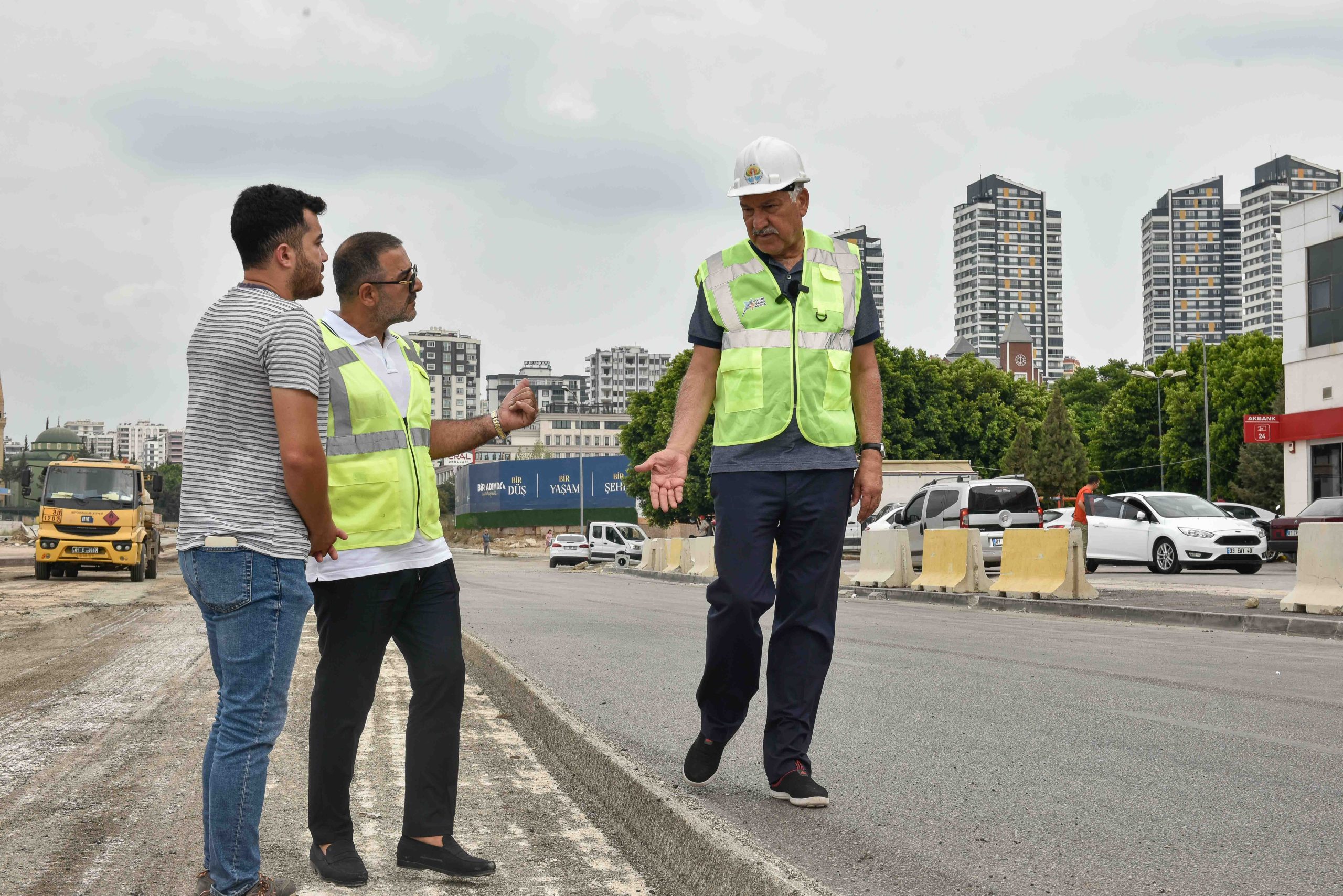 Zeydan Karalar çalışıyor, Adana’nın sorunları çözülüyor