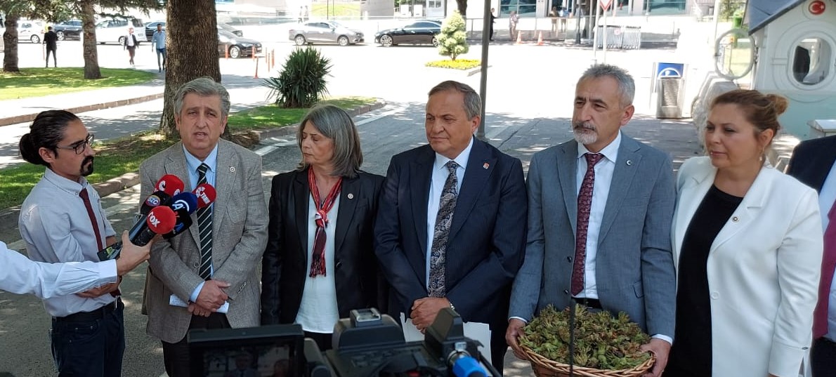 CHP’li milletvekilleriyle birlikte TBMM’de basın toplantısı düzenleyen Samsun Milletvekili Murat Çan’ın açıklamaları: