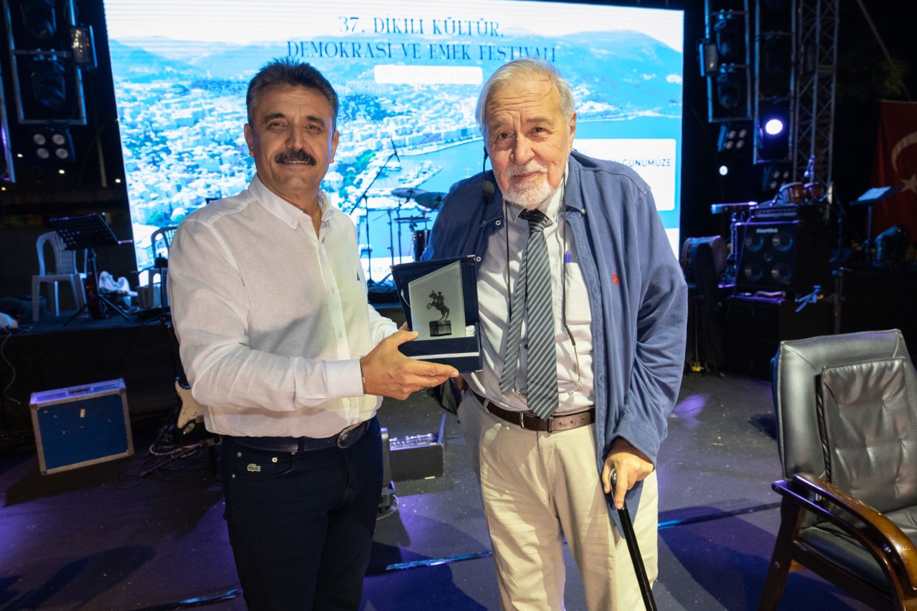 İlber Ortaylı ve Funda Arar Dikili’yi Salladı