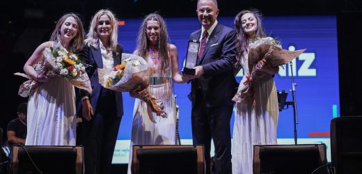 BEYLİKDÜZÜ’NDE HALK DANSLARI RÜZGÂRI ESTİ