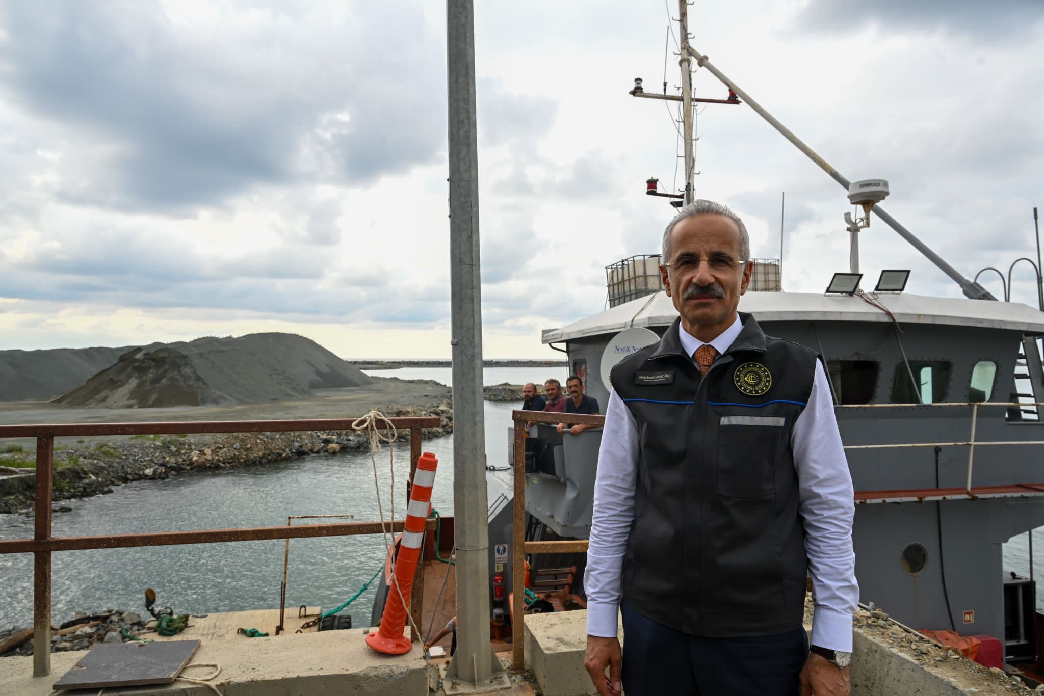 BAKAN URALOĞLU, RİZE’DE YAPIMI DEVAM EDEN İYİDERE LOJİSTİK LİMANI’NDA İNCELEMELERDE BULUNDU