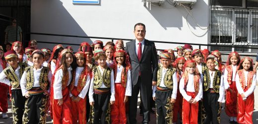 Vali İdris Akbıyık Öğrencilerin Yeni Eğitim Öğretim Yılı Heyecanına Ortak Oldu