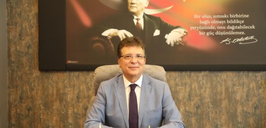 CHP’NİN TARİHİ TÜRKİYE’NİN TARİHİDİR CHP Balıkesir Milletvekili ve TBMM İdare Amiri Ensar Aytekin, Cumhuriyet Halk Partisi’nin 100. Kuruluş yıl dönümü kapsamında mesaj yayımladı. Mesajında, parti siyasi tarihinin Türkiye tarihiyle bütünleşik olduğuna dikkat çeken Aytekin “CHP günlük siyasi kaygılarla, çıkar amaçlı yapılarla, menfaat birlikteliğiyle oluşmadığı için 100 yıldır yaşıyor” dedi. CHP’li Aytekin’in açıklaması şöyle:  “Kuruluş ve kurtuluşun partisi Cumhuriyet Halk Partisi’ne 100.yılı kutlu olsun.  Emperyalizmi savaş meydanlarında bozguna uğratan, bir çift mavi gözün önderliğinde modern Türkiye’yi inşa edenlerin ışığı yolumuzu aydınlatmaya devam ediyor. Türkiye siyasal tarihinin en güçlü tanığı olan Cumhuriyet Halk Partisi bugün 100. yılını en genç üyesinden en büyük üyesine tarihi yolculuğuna devam ediyor. Modern Türkiye’yi kurduktan sonra, kadınlara seçme seçilme hakkını veren ve eşit yurttaşlık bilincini aşılayan, büyük bir okuma seferberliği ile cehaletin kökünü kazımayı amaçlayan o güçlü kadro Türkiye’ye demokrasiyi de getiren kadrodur. Başta Büyük Önder ve Kurucu Genel Başkanımız Mustafa Kemal Atatürk olmak üzere Genel Başkanlarımız İsmet İnönü, Bülent Ecevit, Hikmet Çetin, Altan Öymen, Deniz Baykal’ın taşıdığı bayrak bugün Kemal Kılıçdaroğlu’yla geleceğe aktarılmak için el üstünde tutuluyor.  En gencinden en yaşlısına, her bir üyemiz, Mustafa Kemal Atatürk’ün ‘umutsuz durumlar yoktur, umutsuz insanlar vardır. Ben hiçbir zaman umudumu yitirmedim’ sözünü kendine ilke edinerek, yolunu yürümeye devam ediyor. Türkiye tarihinde eşi benzeri olmayan partimiz, günlük siyasi kaygılarla çıkar amaçlı yapılarla, menfaat birlikteliğiyle oluşmadığı için 100 yıldır yaşıyor. Ve aynı gerekçelerle tüm siyasal partilerin kaybolup gittiği tarih sahnesinde var olmaya yine devam edecektir. Çünkü CHP’nin tarihi Türkiye’nin tarihidir. CHP; işgal ve istila varsa ya İstiklal ya ölüm diyenler de var diyenlerin, kendi ikbalini düşünmeden memleketi savunanların partisidir. 100 yıldır, partimiz için taş üstüne taş koyan en küçüğünden en büyüğüne partimize tüm gücünü aktaranları saygıyla selamlıyor, bu zamana kadar ebediyete intikal eden başta Mustafa Kemal Atatürk ve İsmet İnönü olmak üzere tüm partililerimizi şükran ve minnetle anıyorum.”