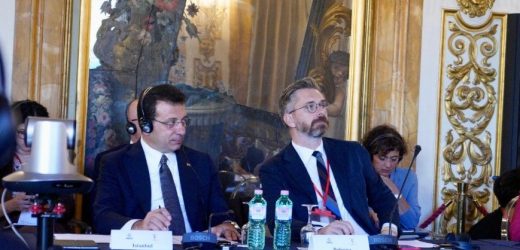 İMAMOĞLU: FLORANSA’DA İKİ AYRI ETKİNLİKTE KONUŞTU:   ŞEHİRLERİN DEMOKRASİNİN  MERKEZİ OLDUĞUNU HATIRLAMANIN ZAMANI GELDİ