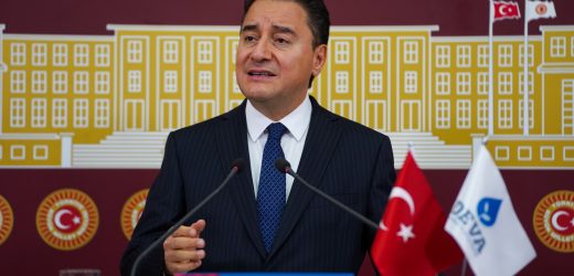 Ali Babacan: “Bir gazeteci arkadaşımızın tabiriyle, anayasal düzene karşı bir darbe gerçekleşmiş durumda”