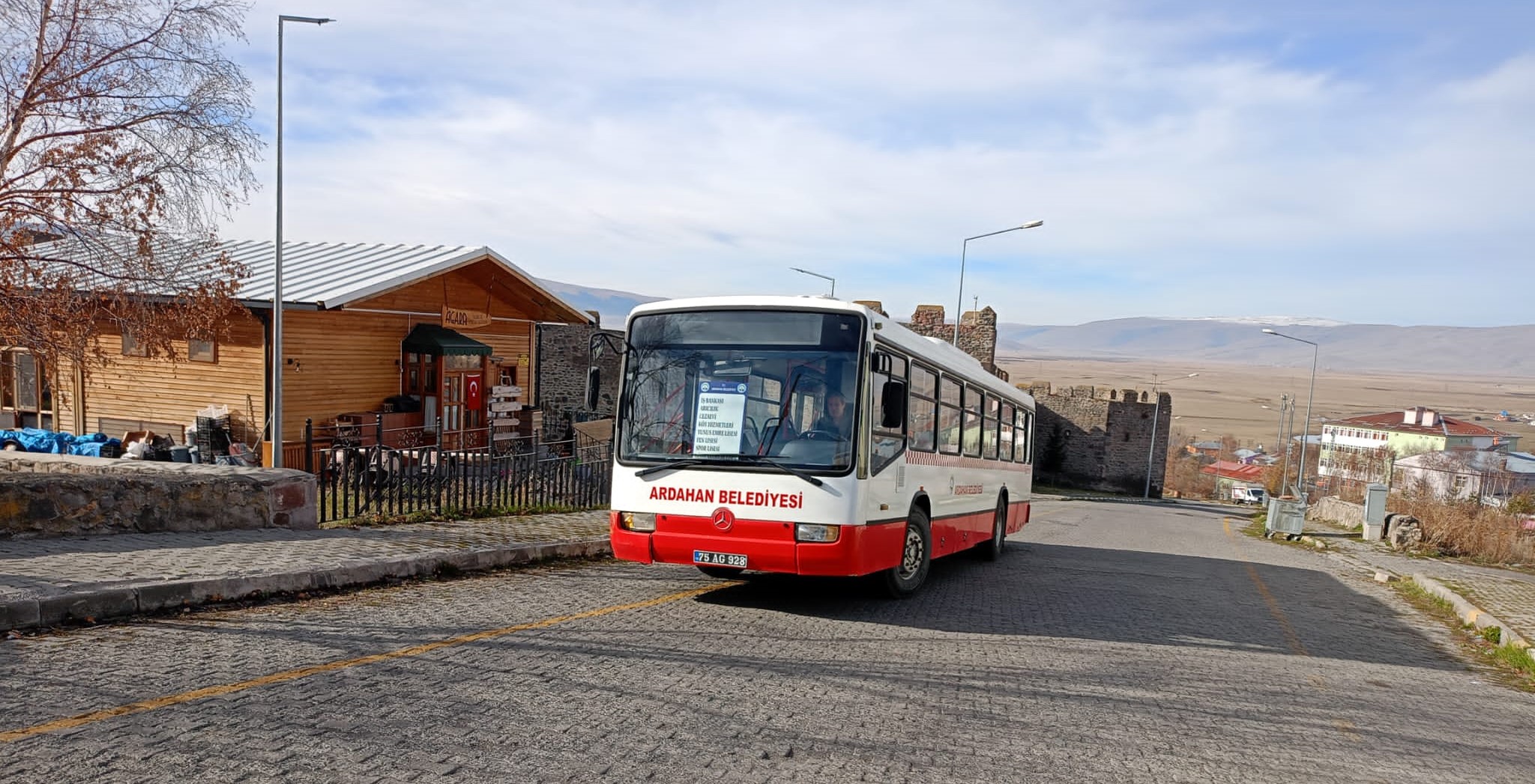 ARDAHAN BELEDİYESİ ÜCRETSİZ HALK OTOBÜSÜ HİZMETİ BAŞLATTI