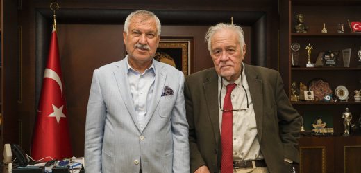 10 bini aşkın Adanalı, İlber Ortaylı’nın, “100. Yılda Cumhuriyet” konferansını dinledi.