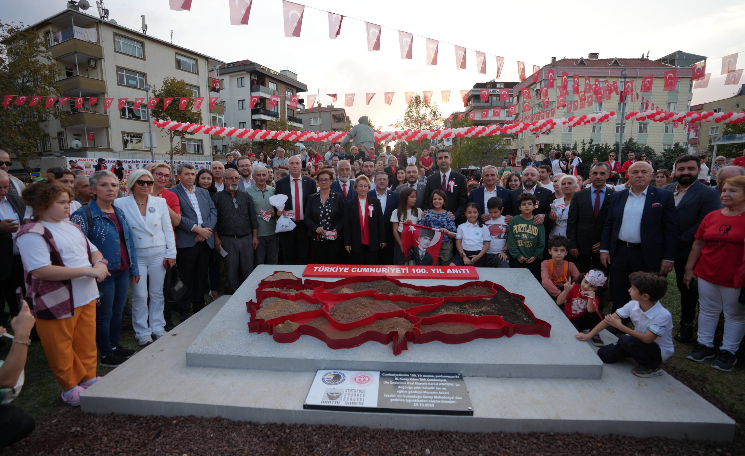 Kartal’da Vatan Topraklarıyla Türkiye’nin 100. Yıl Anıtı Oluşturuldu