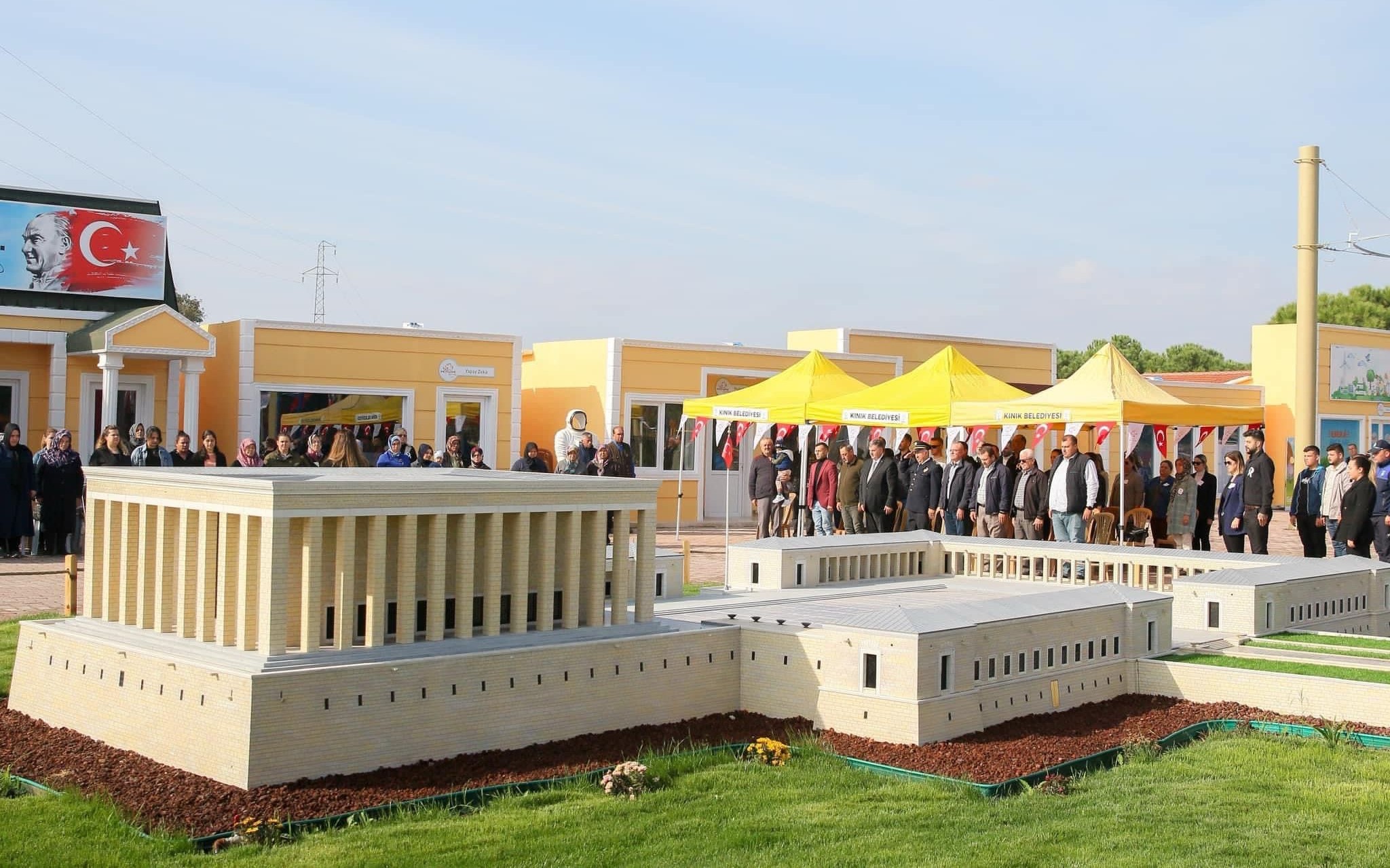 Kınık Belediyesi Çocuk Köyü’nde Anıtkabir Miniatürk