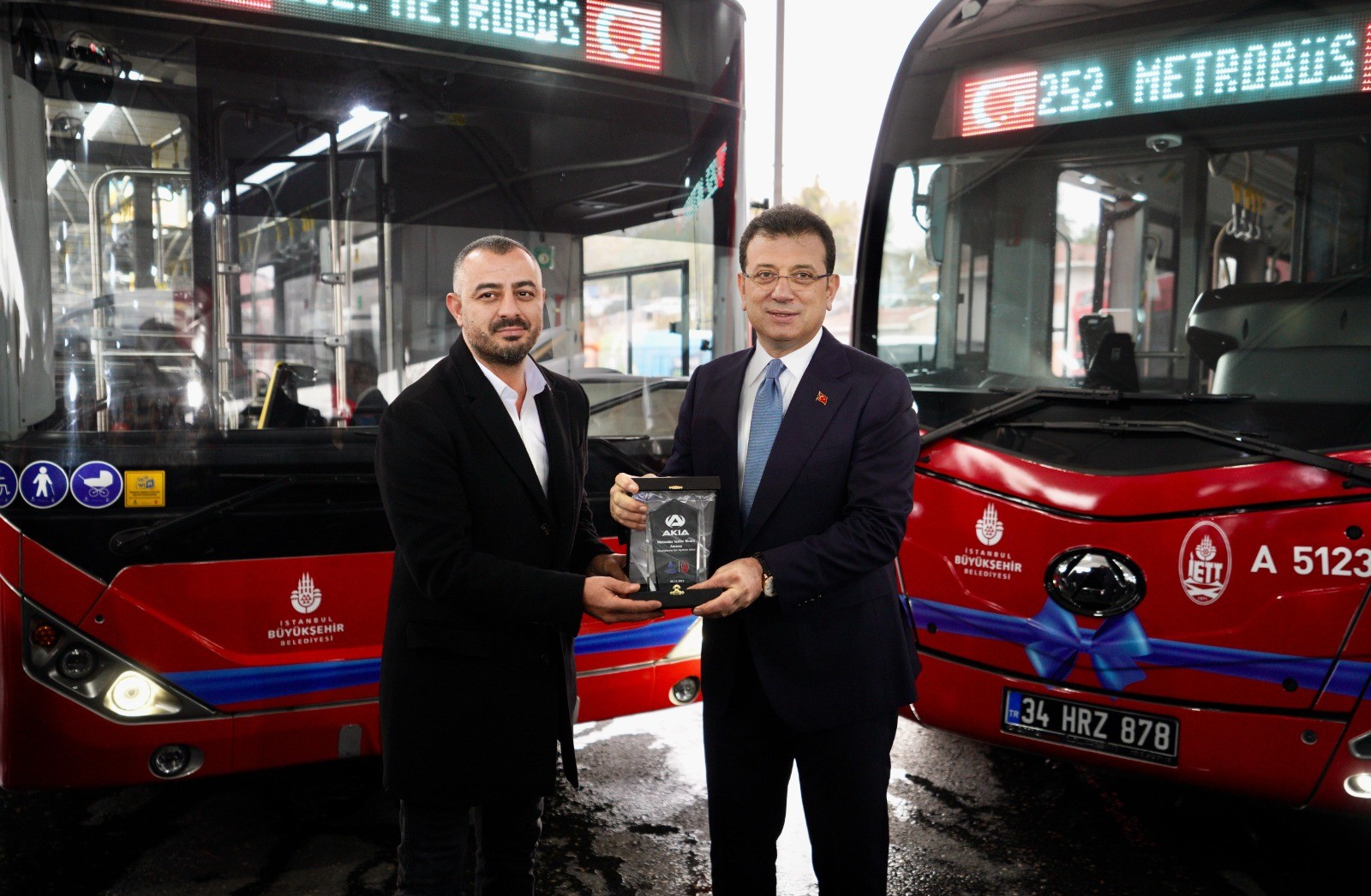 İMAMOĞLU: SIRF SİYASET OLSUN DİYE, SIRF İBB VE İETT’NİN 2,3 MİLYAR LİRALIK ÖZ KAYNAĞIYLA ALINDILAR METROBÜS HATTINA 252 YENİ VE KONFORLU OTOBÜS DAHİL EDİLDİ EKREM İMAMOĞLU’NU KARALAMAK ADINA…