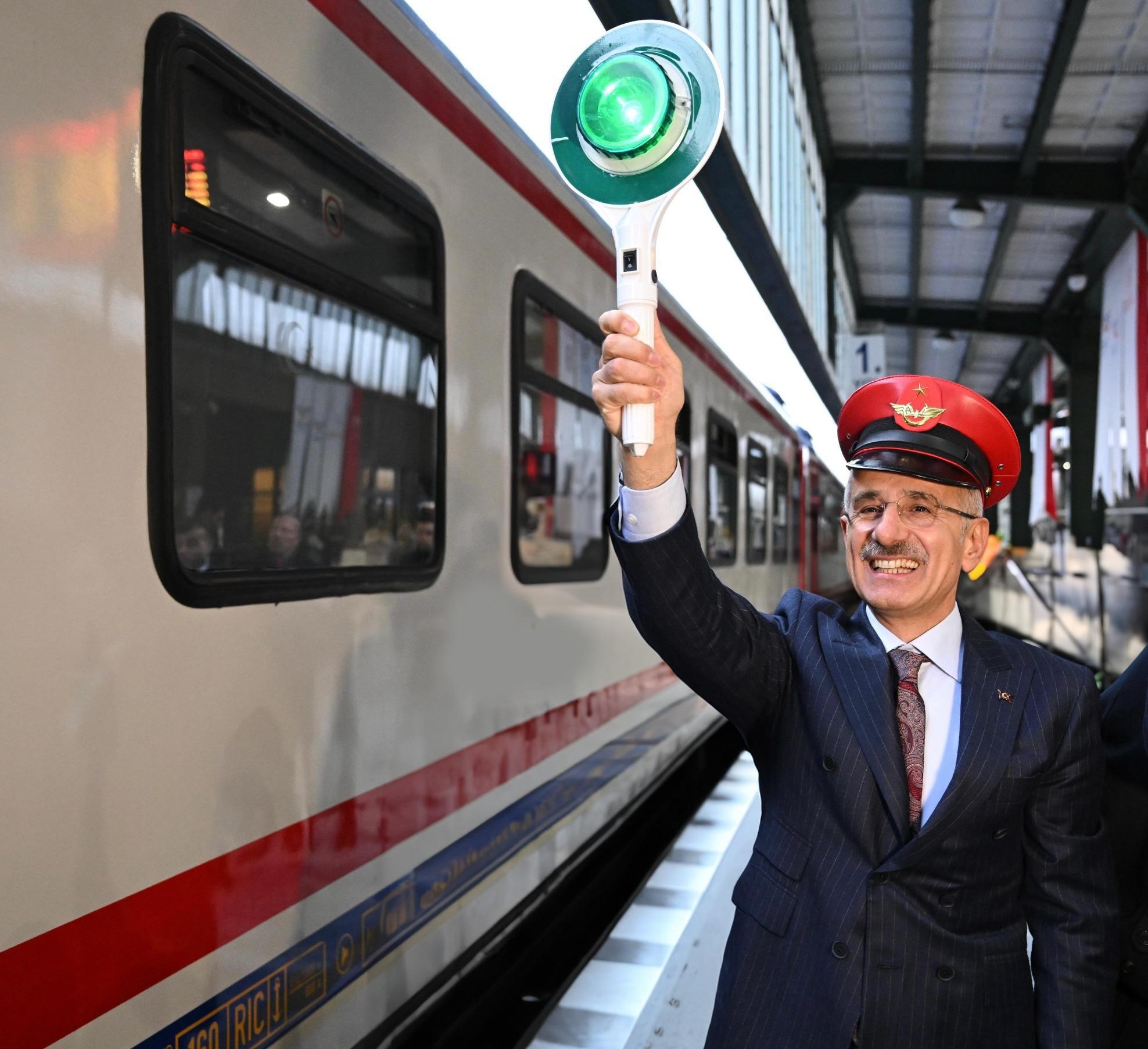 BAKAN URALOĞLU TURİSTİK DOĞU EKSPRESİ’Nİ UĞURLADI