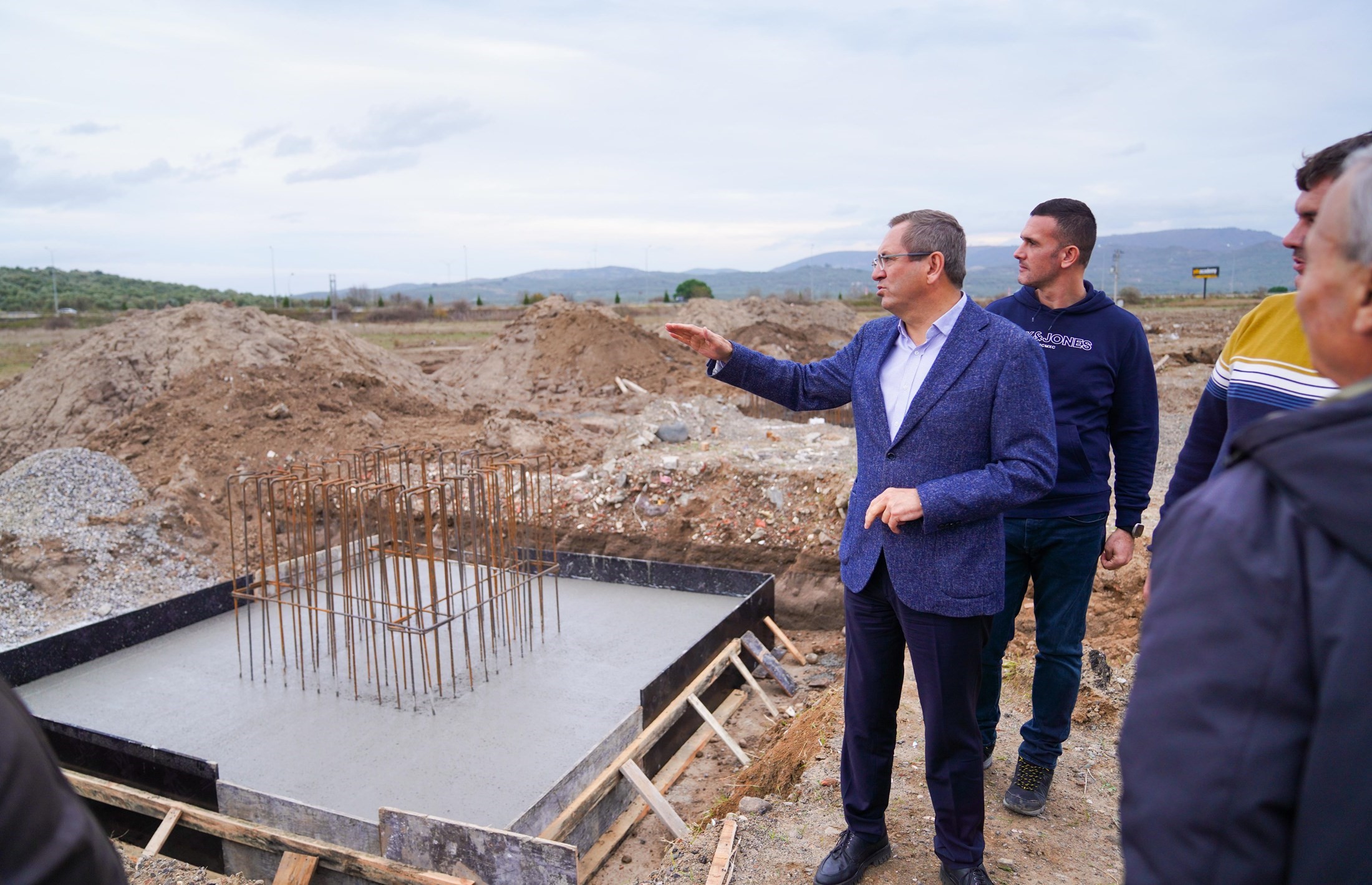 ALTINOVA’YA MODERN KAPALI PAZARYERİ GELİYOR…