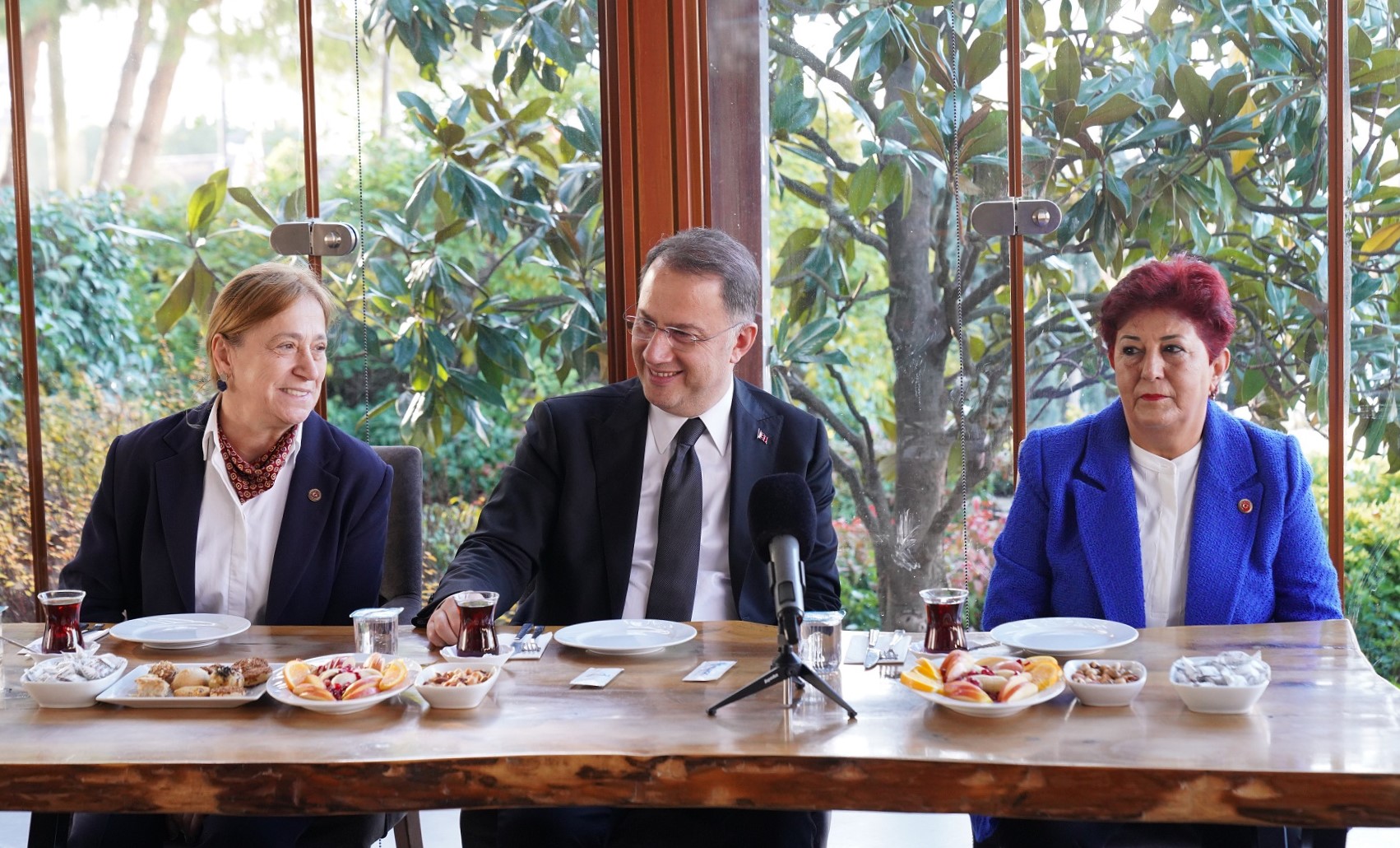 BAŞKAN ÇALIK KADIN GİRİŞİMCİLERLE BULUŞTU