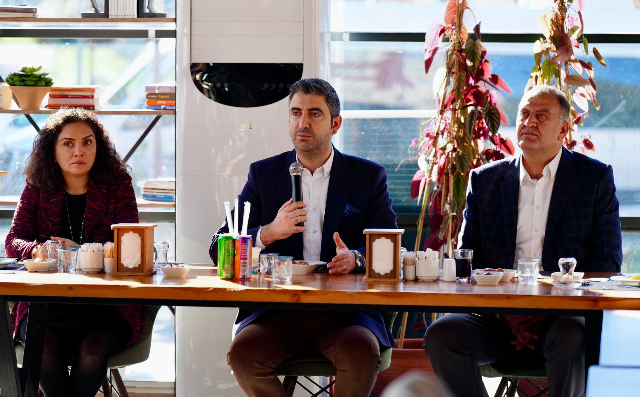 Başkan Gökhan Yüksel Muhtarlık Personeli ile Bir Araya Geldi