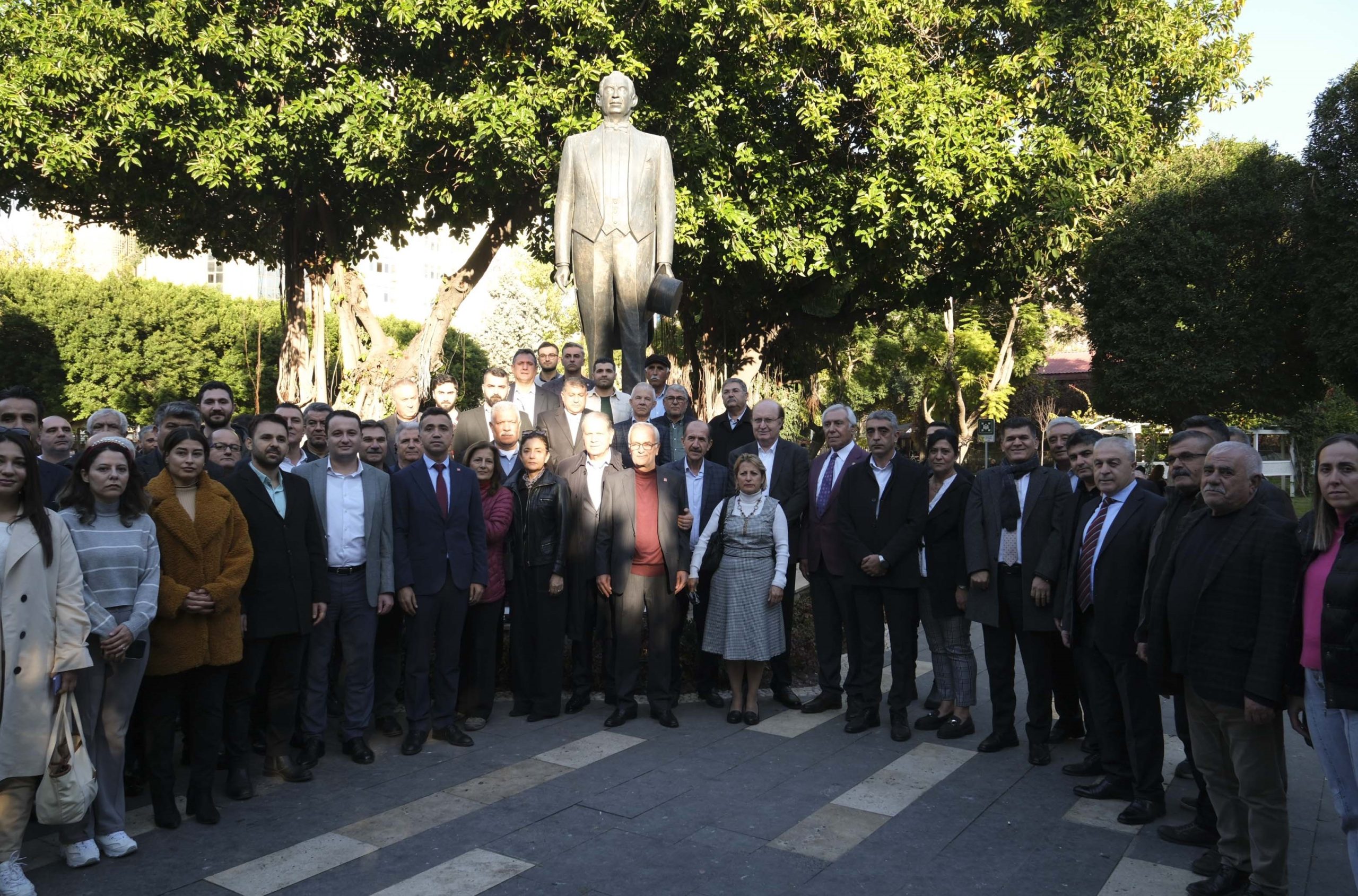 CHP Adana İl Başkanlığı İsmet İnönü’yü ölümünün 50. yılında andı İsmet Paşa anıldı