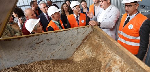 NİLÜFER’DE AĞAÇ DALLARINDAN GÜBRE ELDE EDİLİYOR AĞAÇ DALLARI GÜBREYE DÖNÜŞÜYOR BUDAMA ATIKLARI GÜBRE OLUYOR