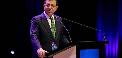 İMAMOĞLU: İNSANLARI ALDATMANIN TANITIMA KATKI SUNACAĞINI DÜŞÜNEN BİR ANLAYIŞLA KARŞI KARŞIYAYIZ ‘ENSTİTÜ İSTANBUL İSMEK 2. EĞİTMENLER ZİRVESİ’NDE KONUŞTU