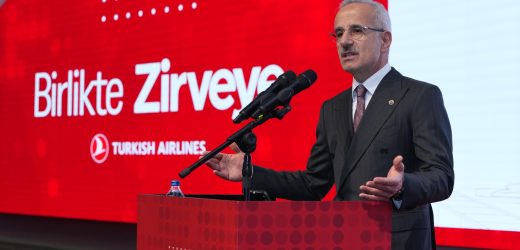 URALOĞLU: -“HAVALİMANLARINI SADECE YEŞİLÇAM FİLMLERİNDE GÖREN TÜRKİYE, ŞİMDİ ANADOLU’NUN HER NOKTASINA UÇUYOR”