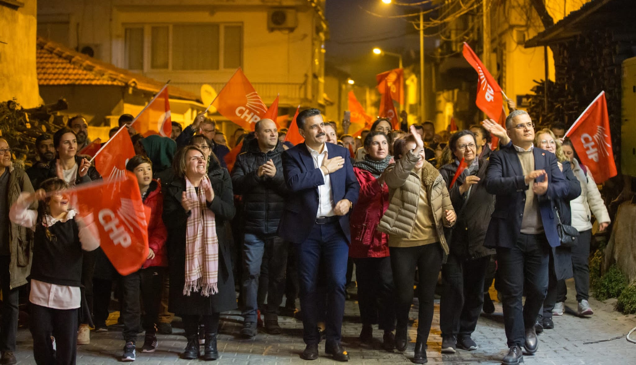 Başkan Kırgöz’ün ev ziyareti mitinge dönüştü