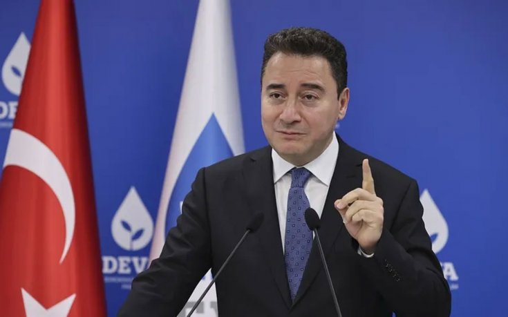 Ali Babacan: “Bir ayakları siyasette, öbür ayakları suç örgütlerinin içinde”