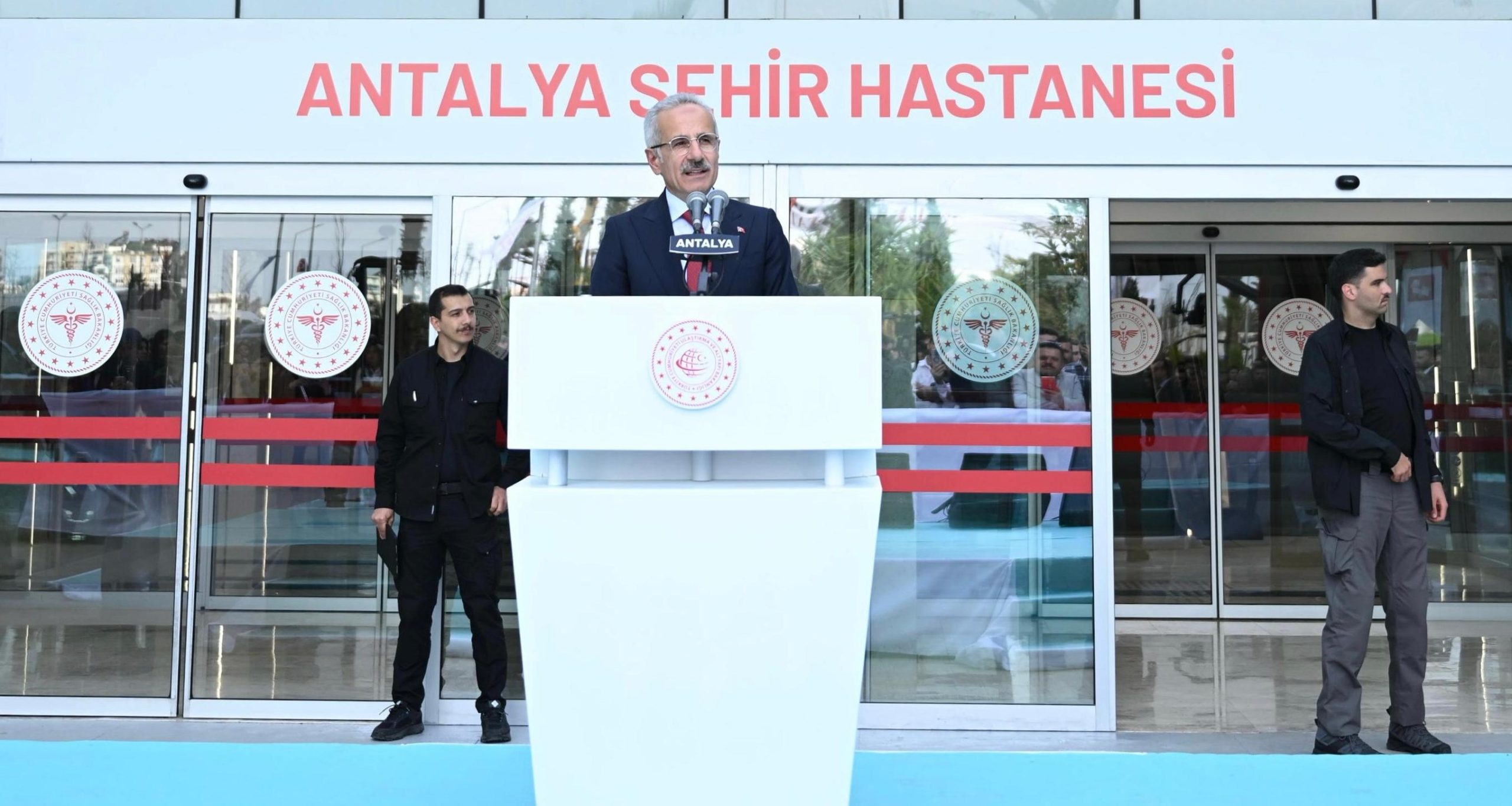 -“ANTALYA ŞEHİR HASTANESİ’NE 5 KİLOMETRE UZUNLUĞUNDA, 2 GİDİŞ 2 GELİŞ OLMAK ÜZERE 4 ŞERİTLİ YOL YAPILDI”