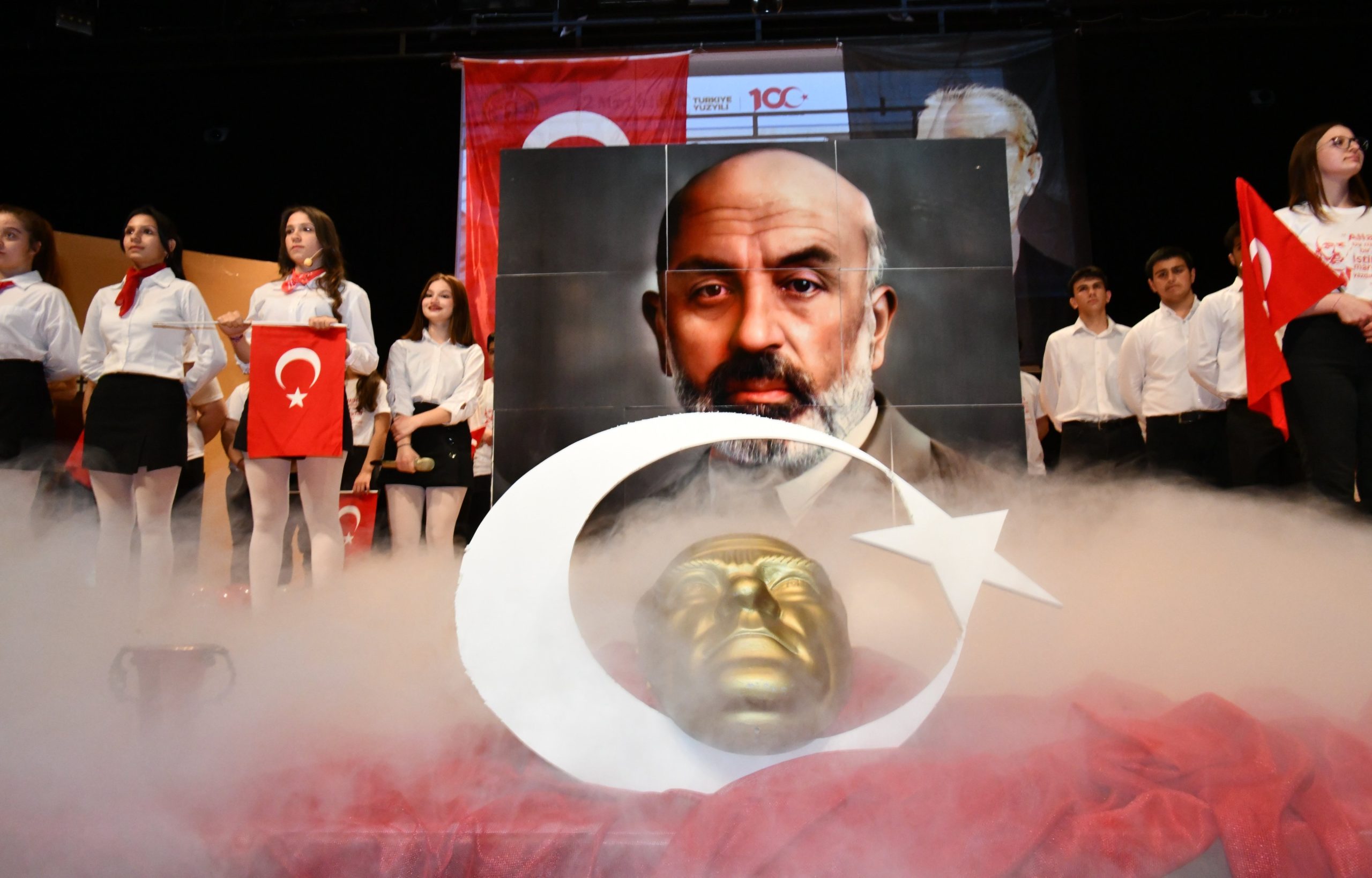 Vali İdris Akbıyık, İstiklal Marşı’nın Kabulü ve Mehmet Akif Ersoy’u Anma Günü Programına Katıldı