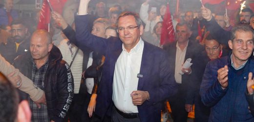 BAŞKAN MESUT ERGİN: “ÇEVRECİYİM DİYE GEÇİNEN AKP AYVALIK BAŞKAN ADAYINI AYVALIK’TA BİR DAKİKA OLSUN BİR EYLEMDE GÖREN VAR MI?” DİYE SORDU…