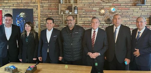 Ahmet Özer, Esenyurt’ta Uzman Belediye Başkanlarıyla İlgi Odağı Oldu