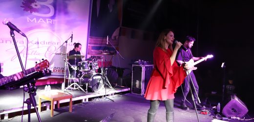 ARDAHANLI BELEDİYESİ, KADINLAR GÜNÜNE ÖZEL KONSER DÜZENLEDİ