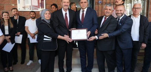 Aliağa Belediye Başkanı Serkan Acar Mazbatasını Aldı- Başkan Serkan Acar, “İlk Günkü Heyecanla”
