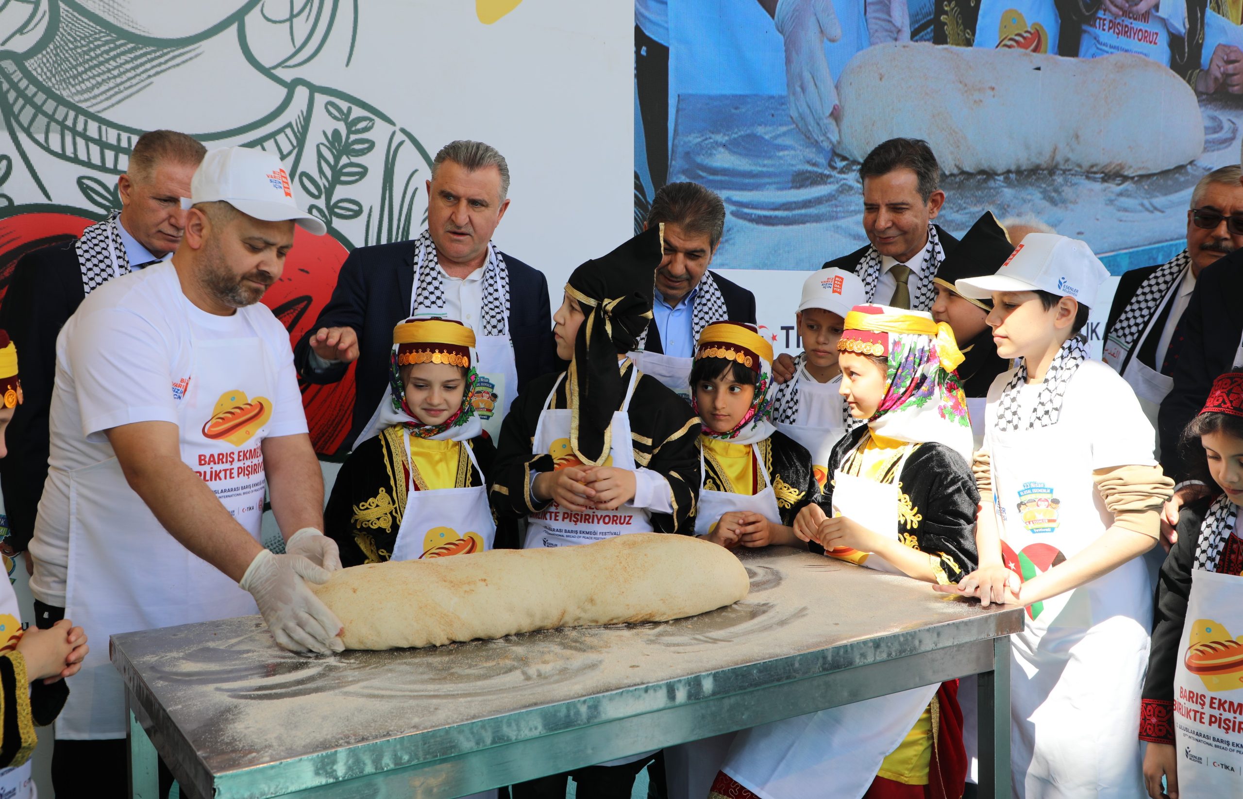 ESENLER’DE GAZZELİ ÇOCUKLAR BARIŞ EKMEĞİ PİŞİRDİ
