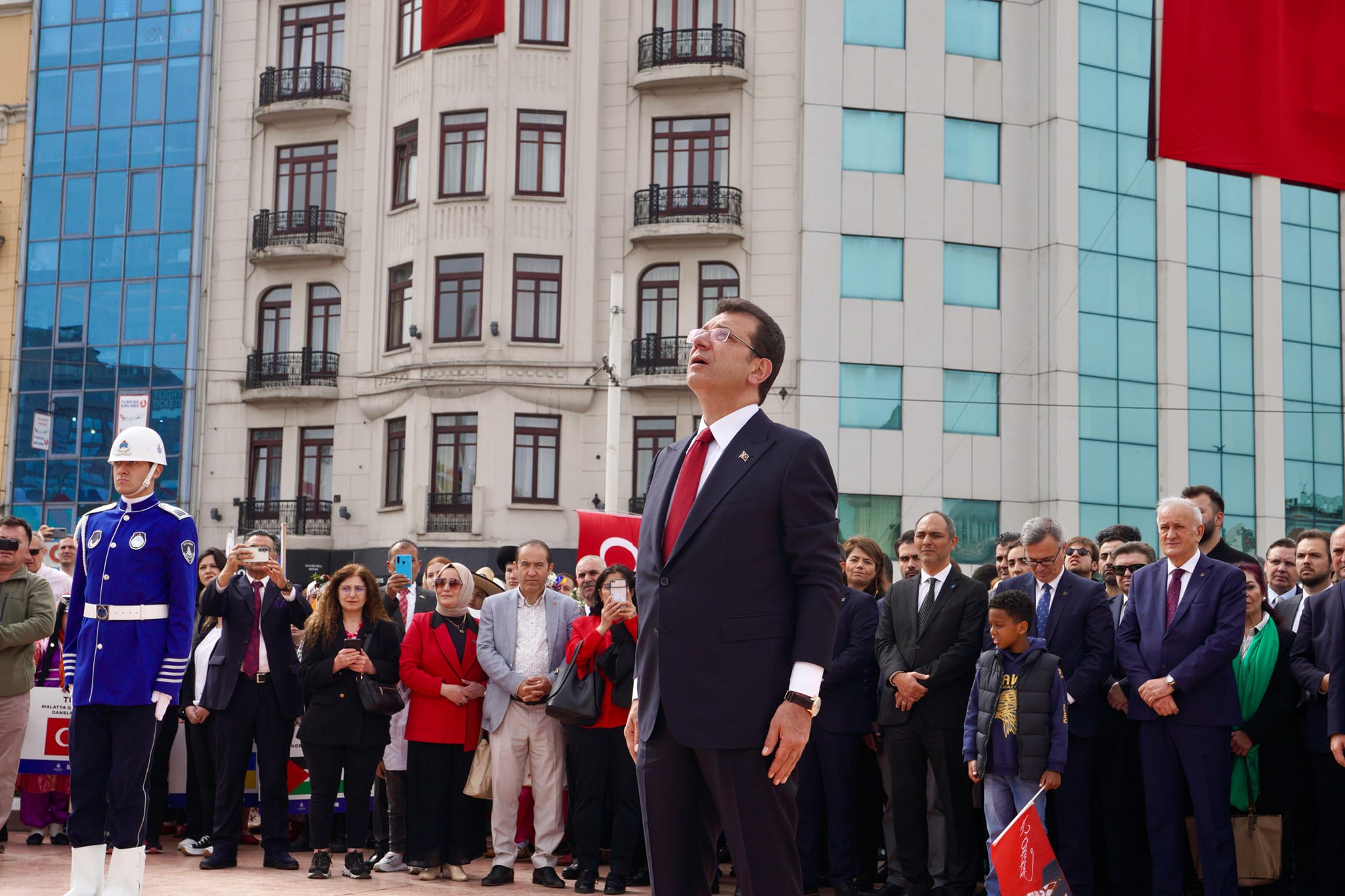 23 NİSAN’IN 104’ÜNCÜ YILDÖNÜMÜNDE TAKSİM’DEYDİ