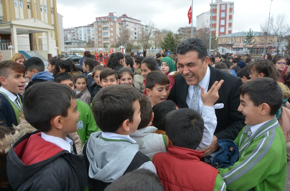 BAŞKAN DEMİR’DEN 23 NİSAN MESAJI